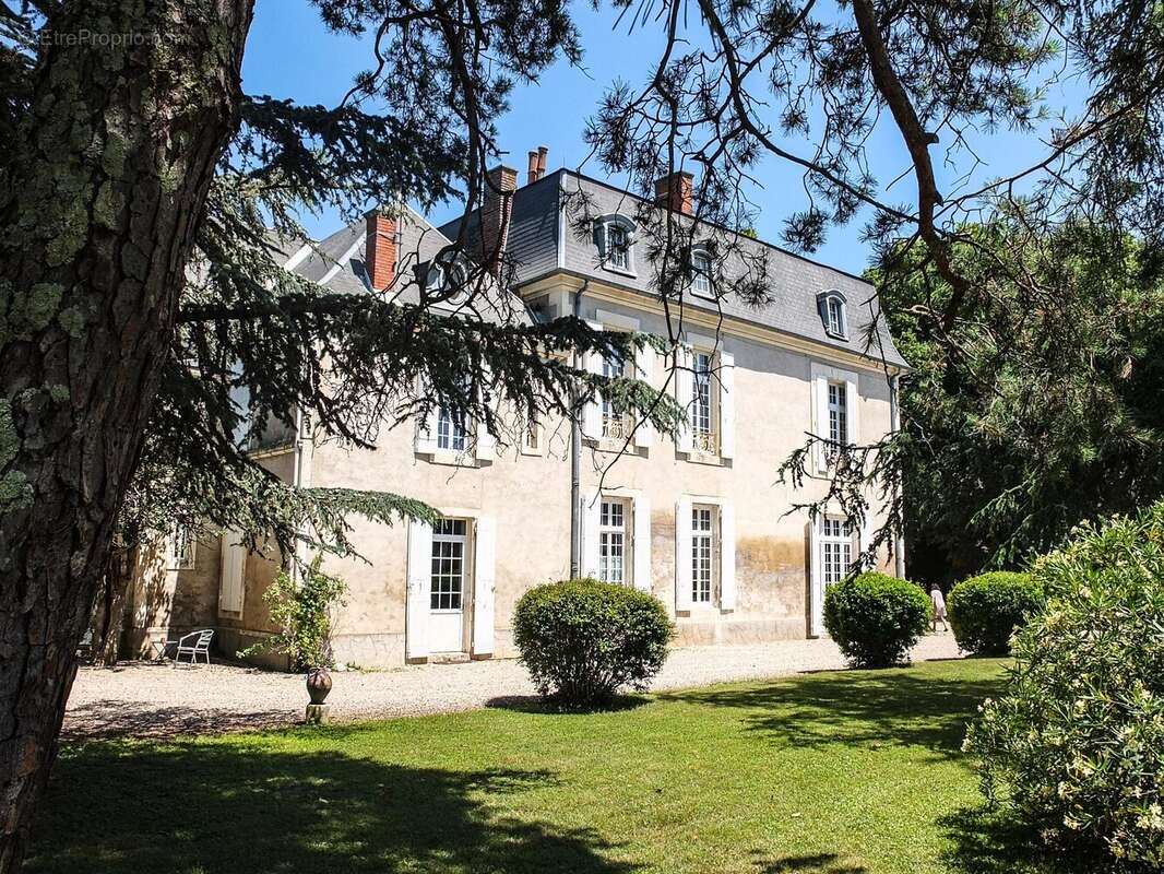 Domaine du XVIIe siècle avec gîtes, piscine et dépendances - photo 14