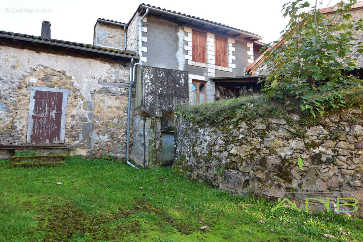 Maison à BUSSEROLLES