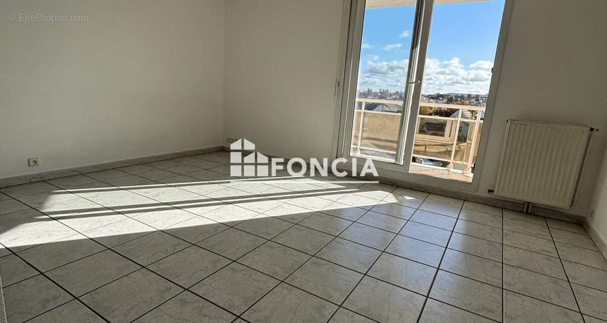 Appartement à CHILLY-MAZARIN