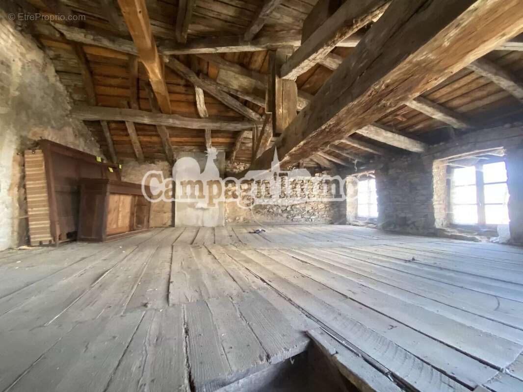 Maison à SAINT-JUST-D&#039;AVRAY