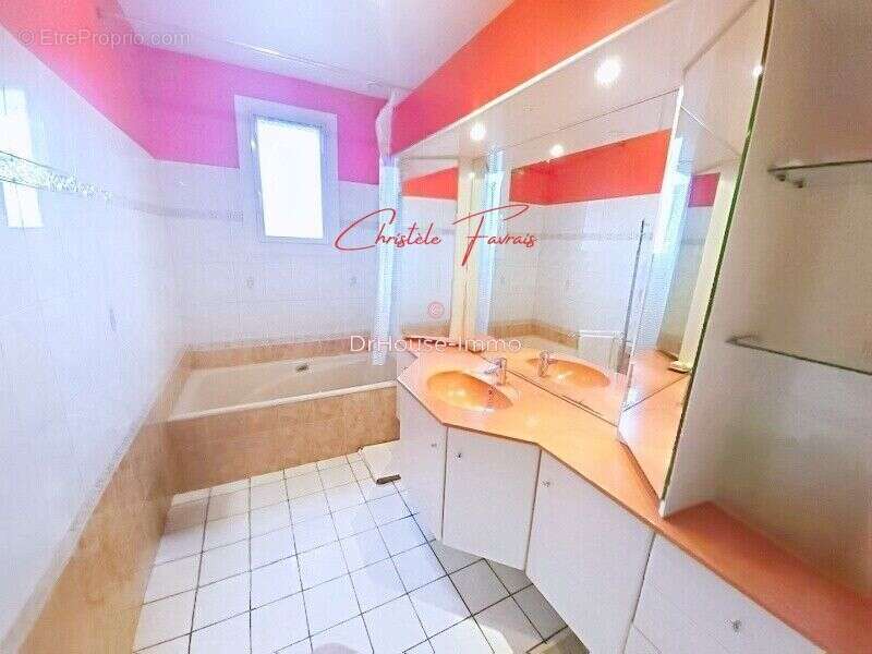 Maison à LOUVIGNE-DU-DESERT