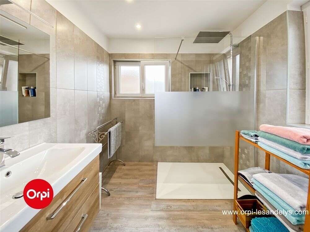 Maison à COURCELLES-SUR-SEINE