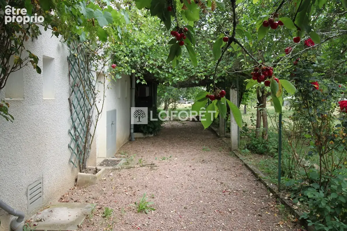 Maison d'environ 96.60m2 habitables aménagée sur 2  niveaux - Dépendance - Jardin clos - photo 17