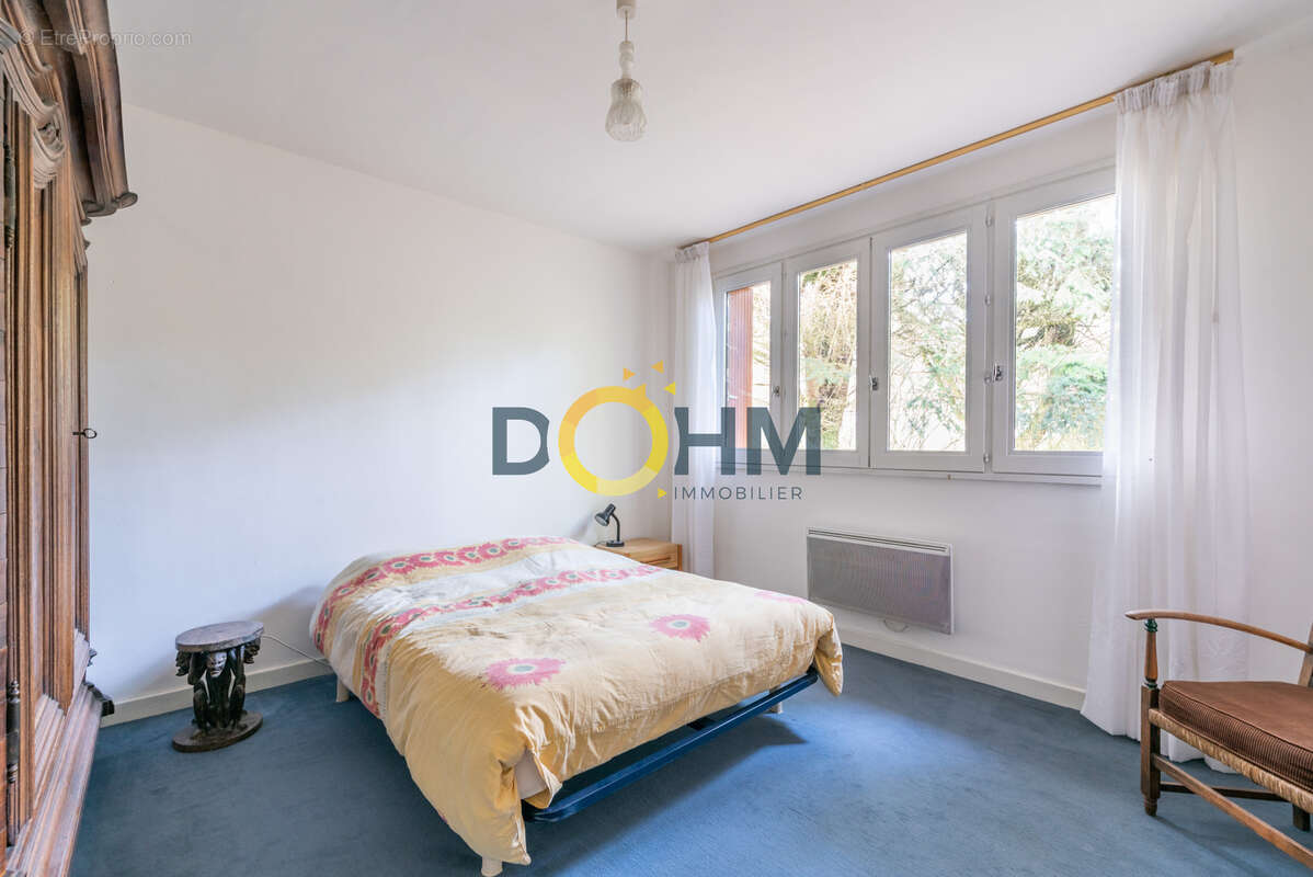 A vendre ambert maison renovee avec vue magnifique , calme, 5 chambres - photo 9