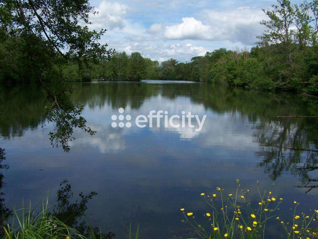 Terrain à SAINT-PIAT