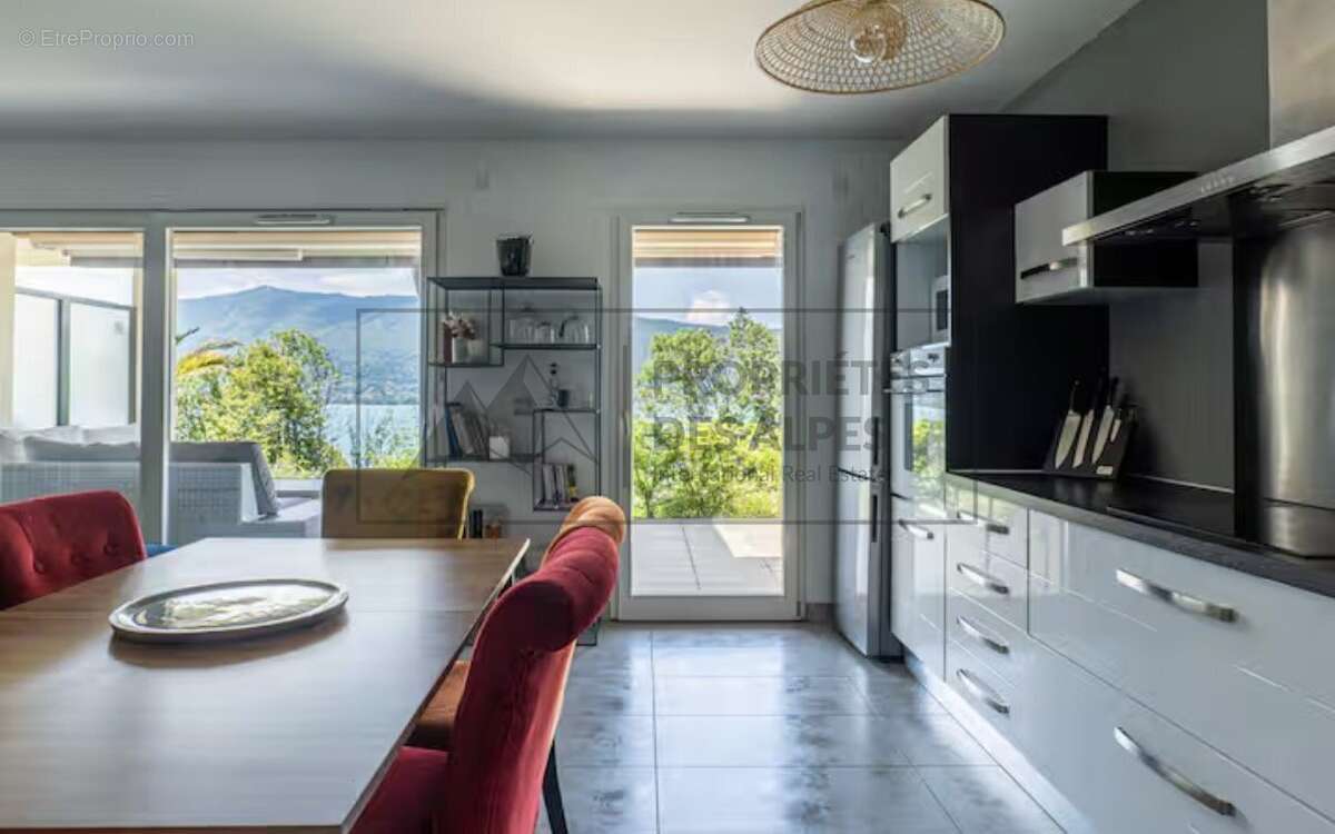 Veyrier-du-Lac  Appartement d'exception avec terrasse panoramique, piscine et vue imprenable sur le lac d'Annecy - photo 5