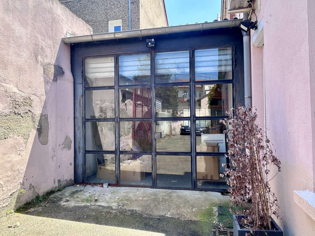 Local professionnel de 200 m2 idéalement situé à Roanne - photo 2