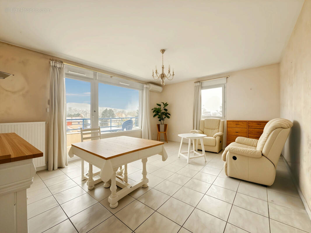 Appartement à NEUVILLE-SUR-SAONE