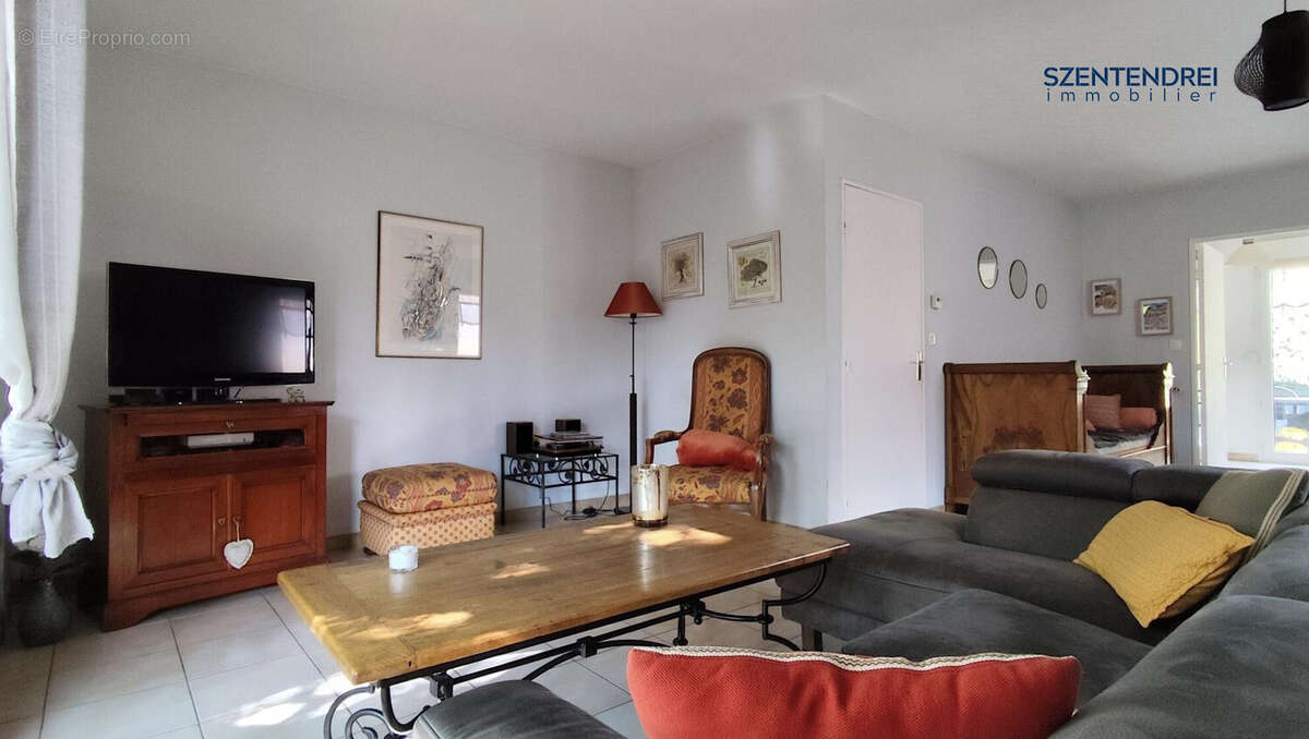 Szentendrei Immobilier - Maison T4 Nîmes Quartier des Sophoras - Maison à NIMES