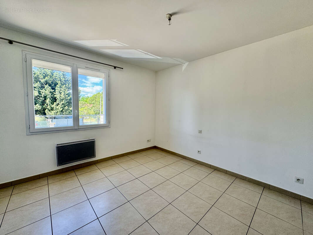 Maison à LAUDUN-L&#039;ARDOISE