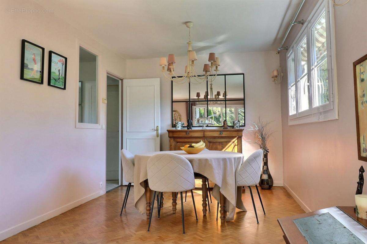 Maison à SAINT-NOM-LA-BRETECHE