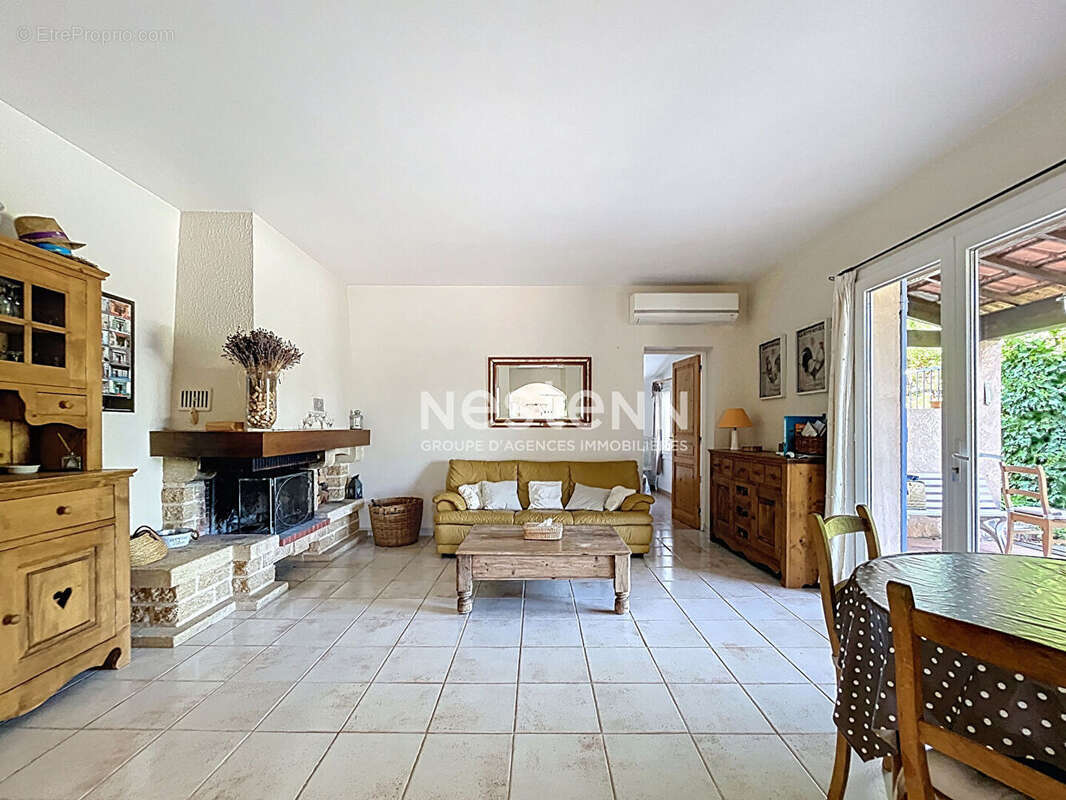 Villa indépendante de plain, 90m2 habitables, 3 chambres, possibilité d'agrandissement, piscine 4x8 et jardin. Vue imprenable ! - photo 7