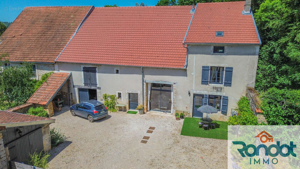 Maison à SAINT-BROINGT-LES-FOSSES