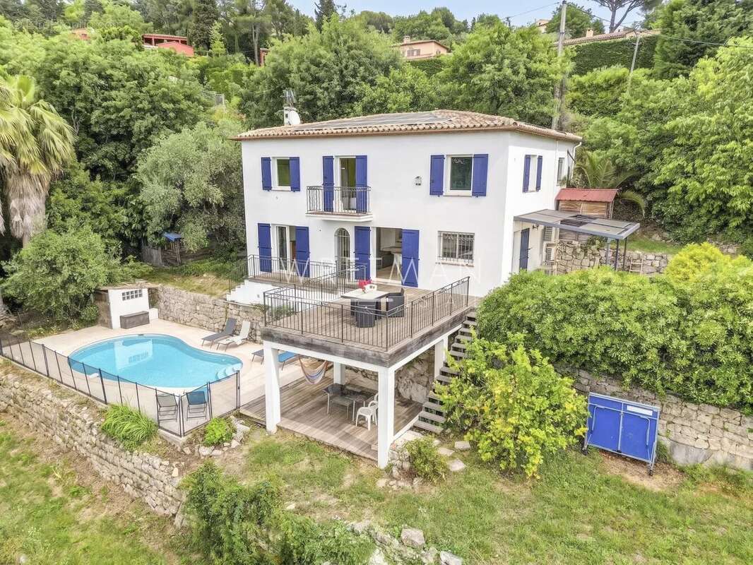 Maison à CHATEAUNEUF-GRASSE