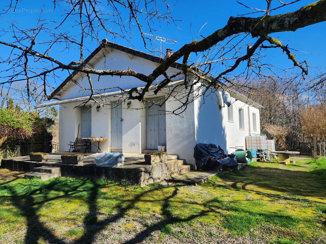 Maison à LE CHATENET-EN-DOGNON