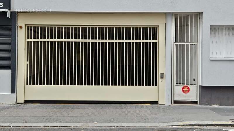 Parking à PARIS-15E
