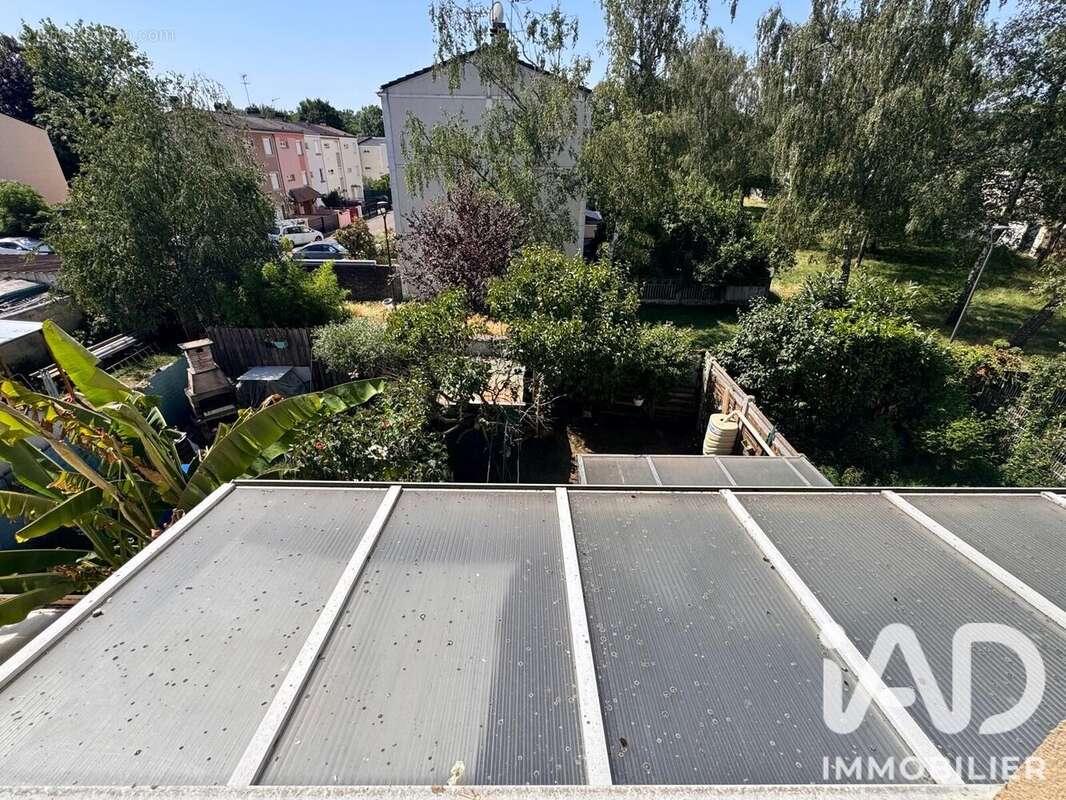 Appartement 93 m² à La Queue-En-Brie  - photo 5
