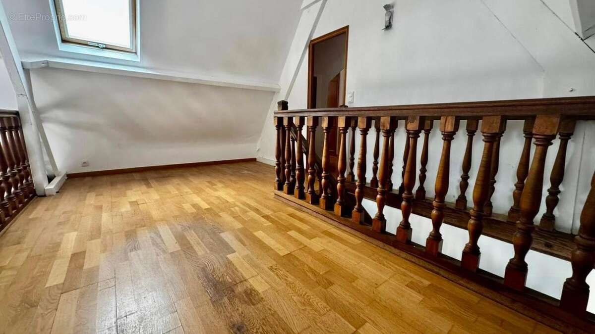 Propriété d'exception  221 m² de luminosité sur  presque 3 000 m² de terrain - photo 12