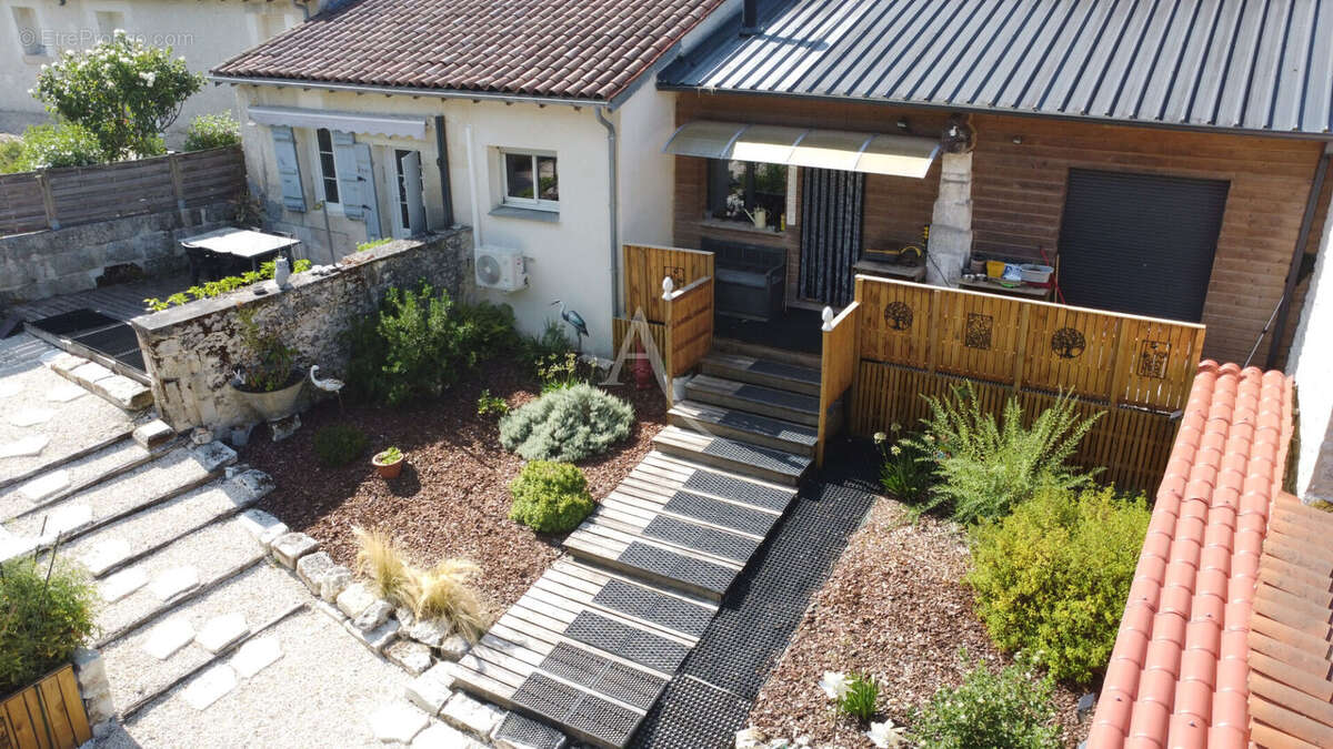 EXCLUSIVITÉ ! Rare à Courcoury : Maison rénovée + logement locatif indépendant sur 1900 m² arborés - photo 2