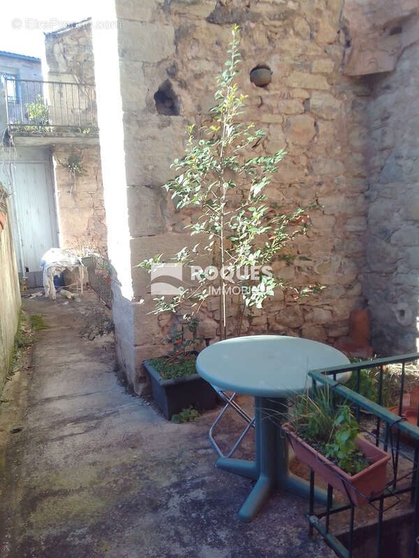 Bedarieux, maison de village 4 chambres, garage, terrasse - photo 9