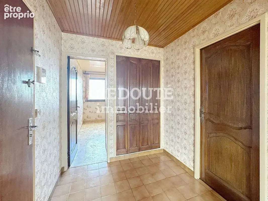 À vendre - saint marceau - apt t4 - 3 balcons - parking - photo 7