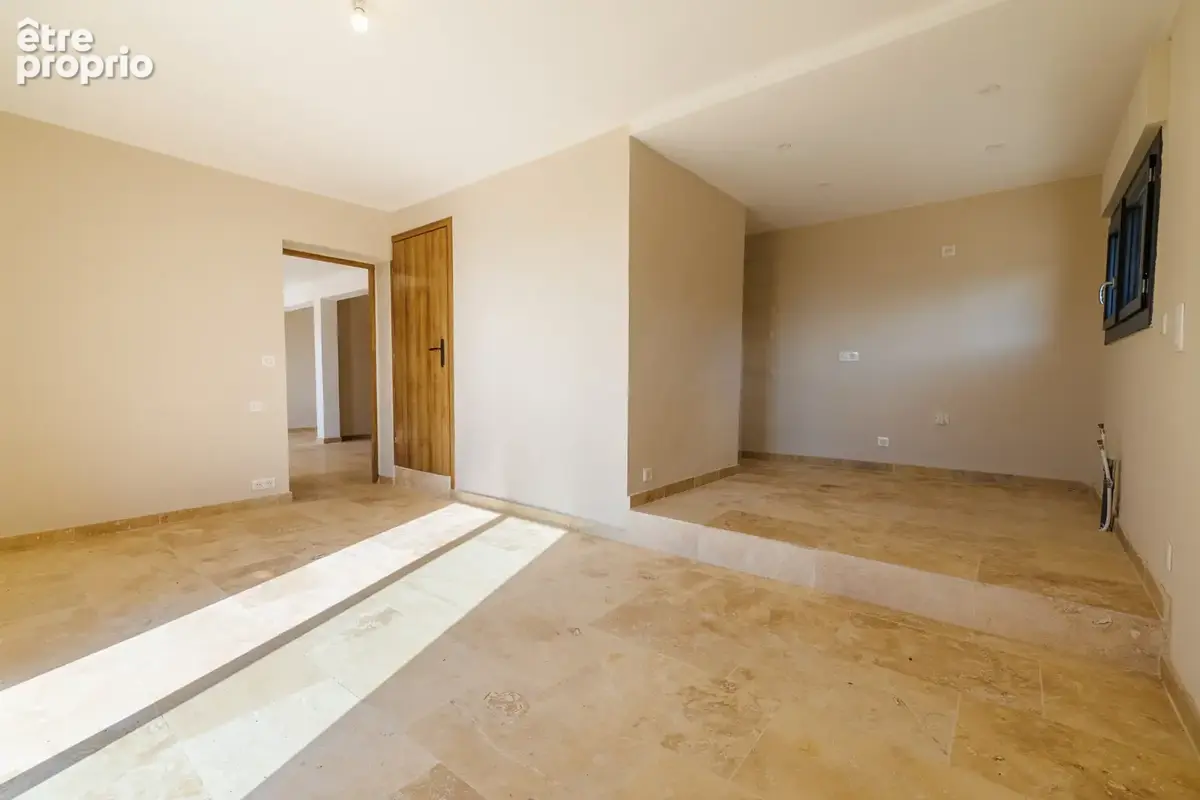 Maison entièrement rénovée avec piscine, à 200 m du village - photo 25
