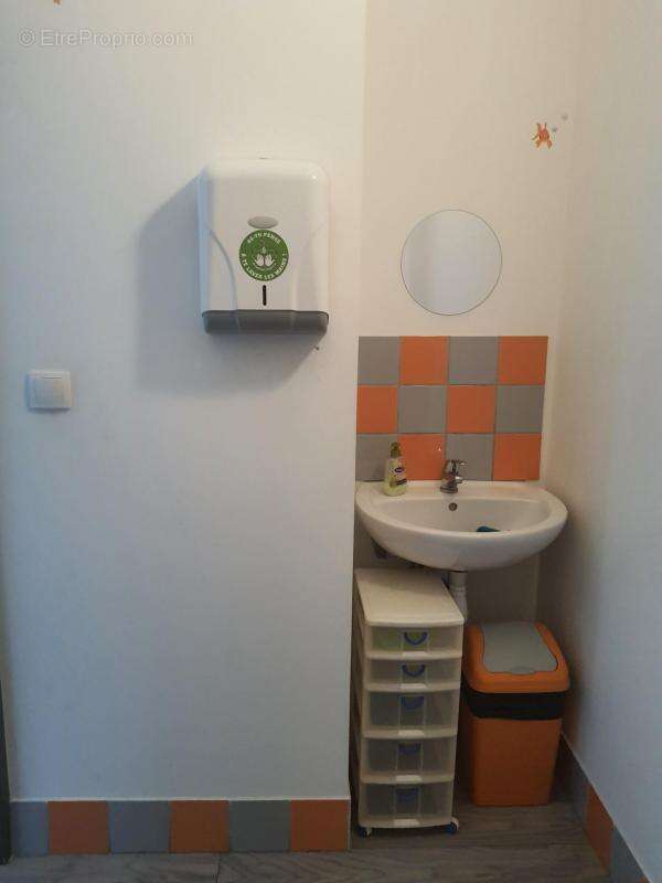 Commerce à SAINT-JEAN-D&#039;ANGELY