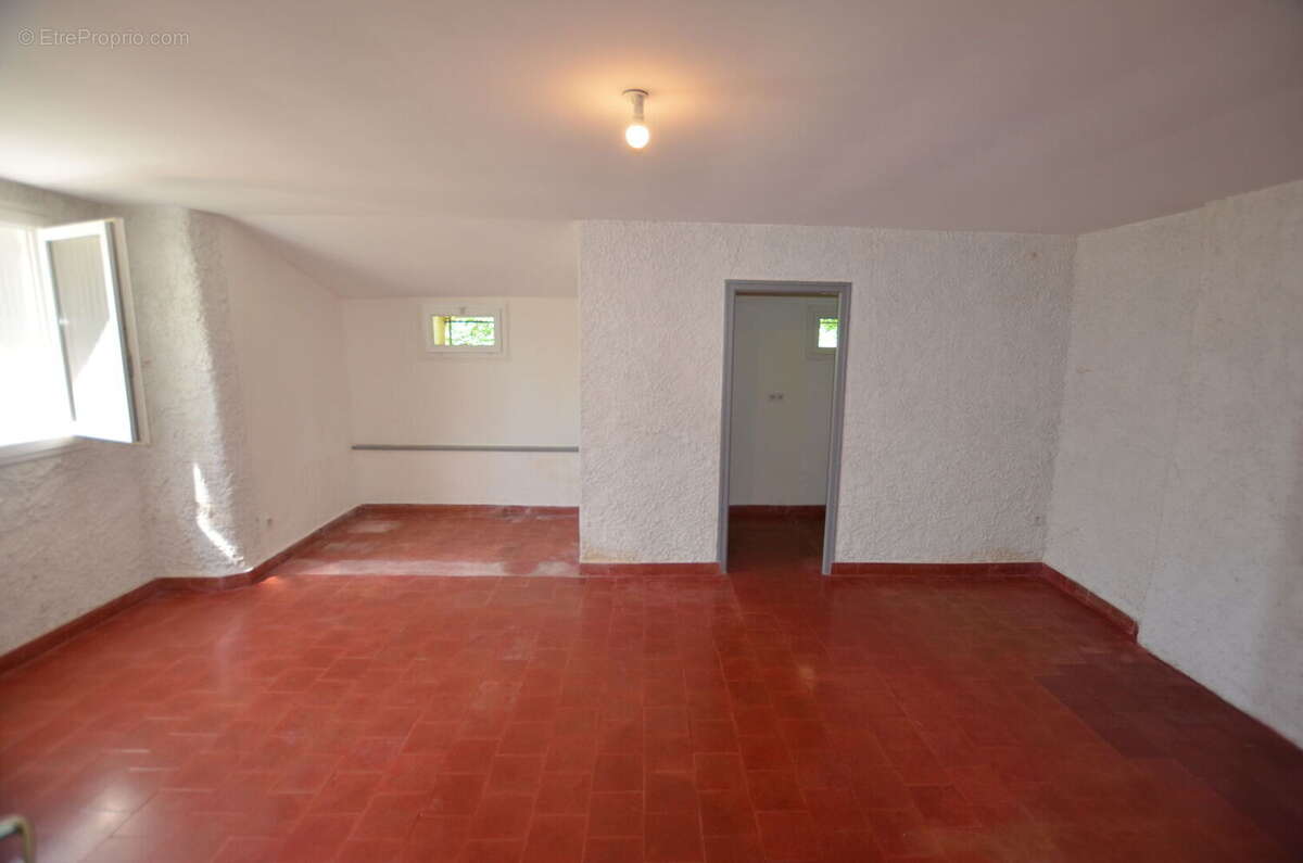 TRÈS RARE - Aux abords de la ville de Vic-Fezensac (2kms par un chemin sans passage), maison lumineuse en pierre de plain-pied c - photo 10