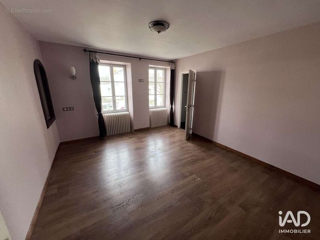 Photo 5 - Commerce à NOUZERINES