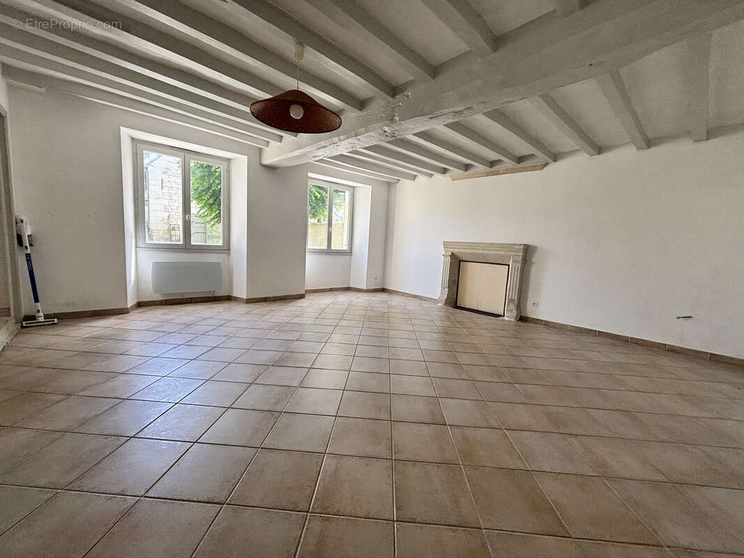 Maison à BEAUMONT-EN-VERON