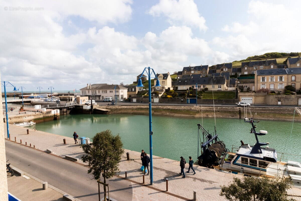 Appartement à PORT-EN-BESSIN-HUPPAIN