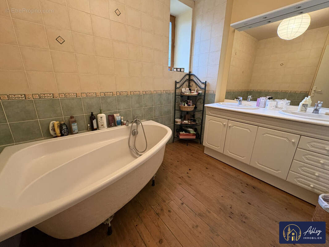 Maison à RIOM-ES-MONTAGNES