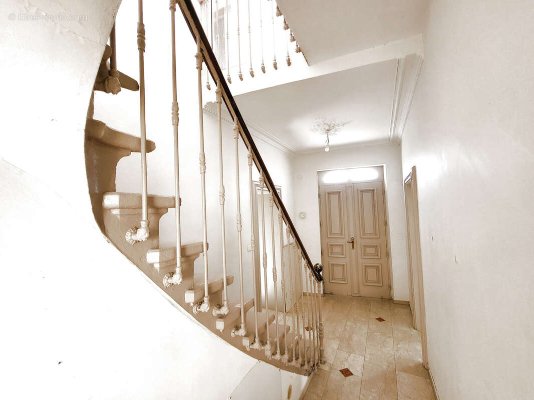 Maison à SAINT-LAURENT-D'AIGOUZE