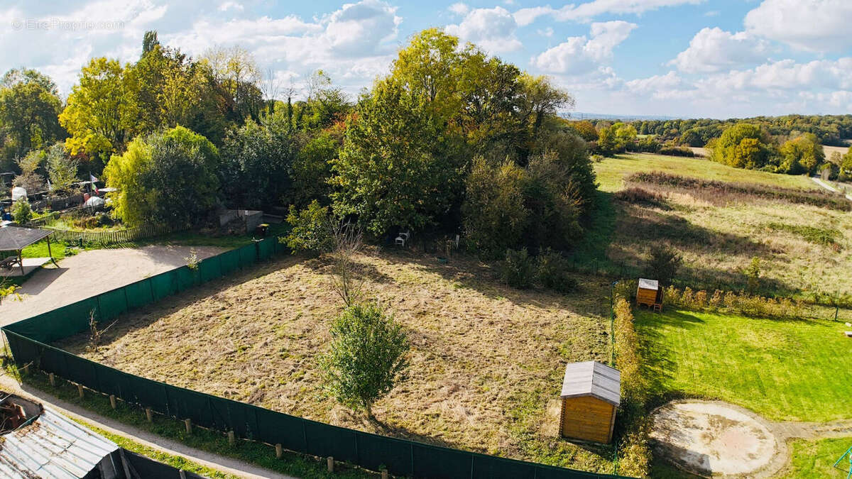 Terrain à THORIGNY-SUR-MARNE