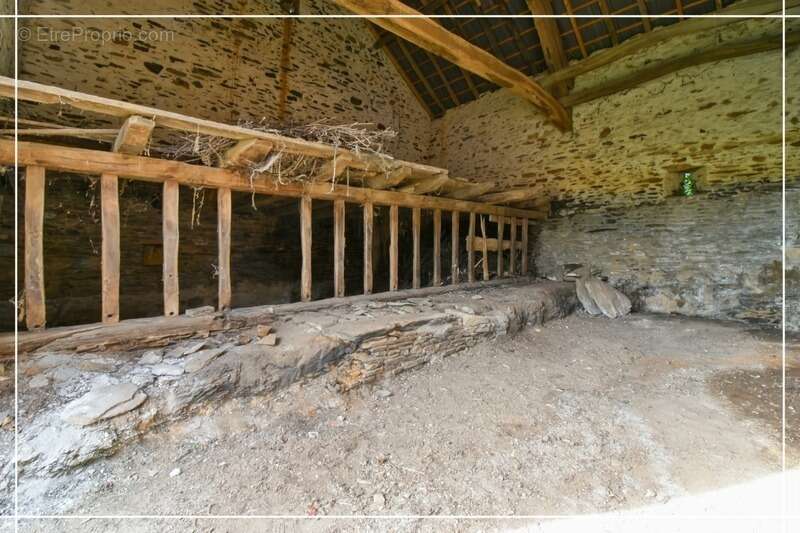 Maison à LIGNEROLLES