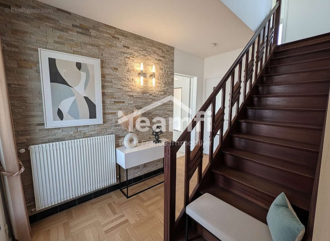 Amélioration entrée - Maison à CHATEAUROUX