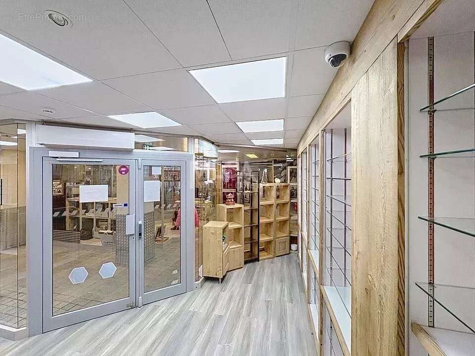 Commerce à SAINT-ETIENNE-DE-TINEE