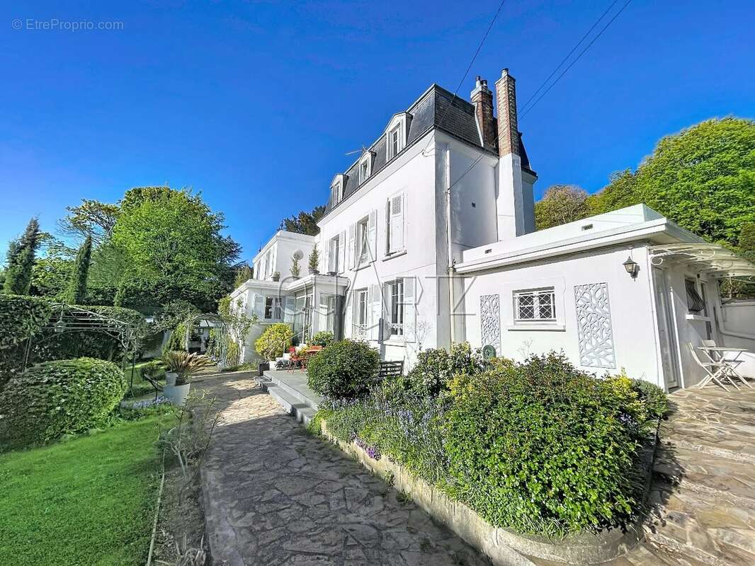 Charme indéniable pour cette maison Mansart - photo 7