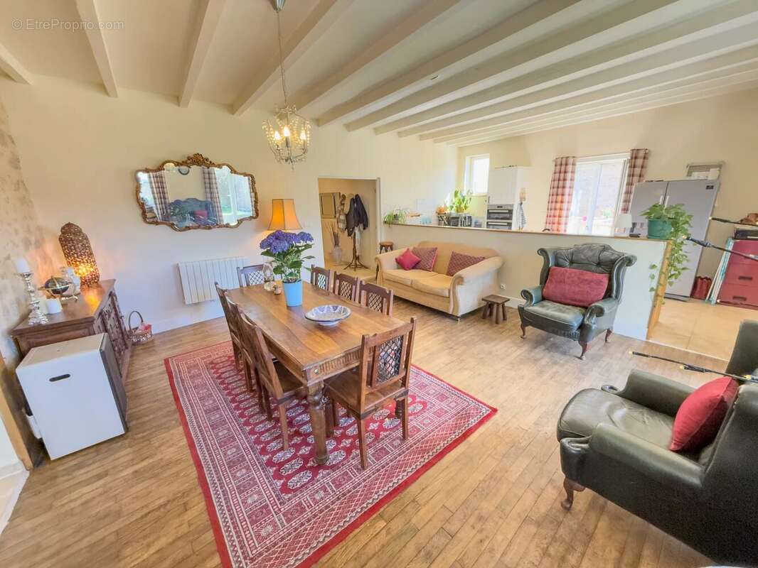 Maison à SAINT-SAUD-LACOUSSIERE