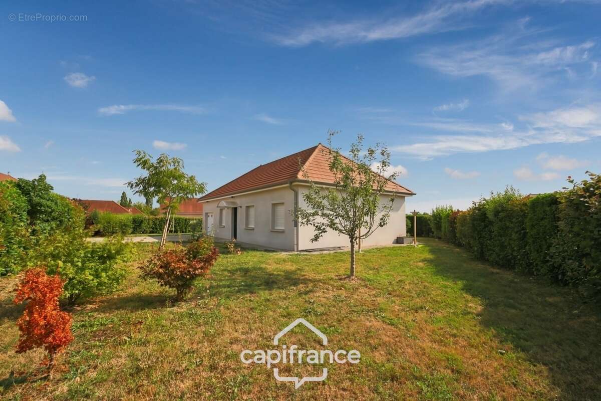 Maison de plain-pied, 3 chambres, véranda, piscine chauffée et jardin paysager – Courlaoux, à 10 min de Lons-le-Saunier (39000) - photo 15