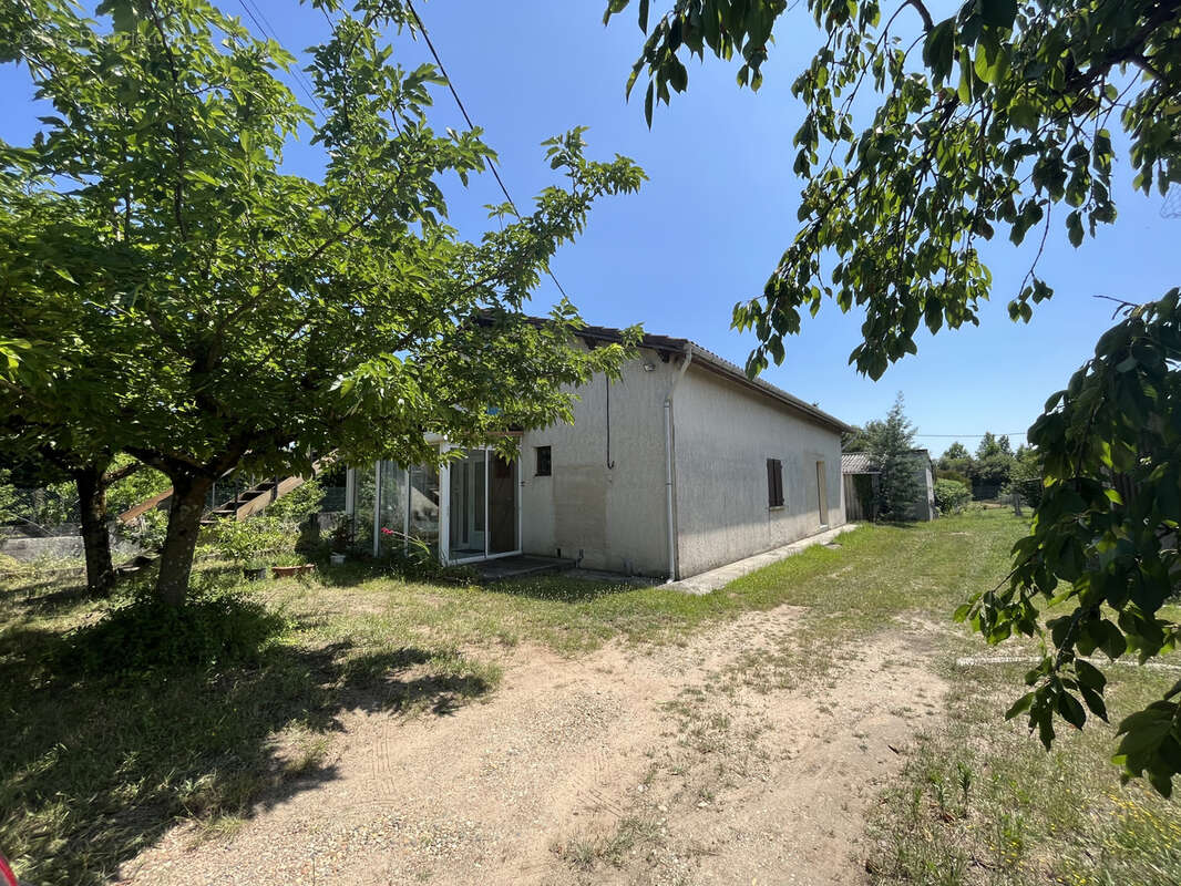 Maison à AMBARES-ET-LAGRAVE