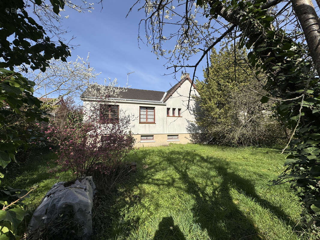 Maison à FLEURY-LES-AUBRAIS
