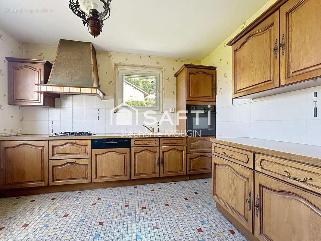 Maison 69 m² à Maiche  - photo 4