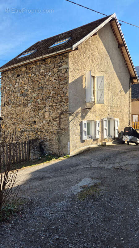 Maison à LA MOTTE-SAINT-MARTIN