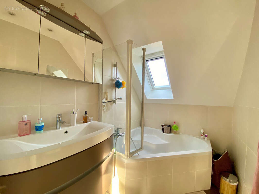 Maison à LA QUEUE-LES-YVELINES