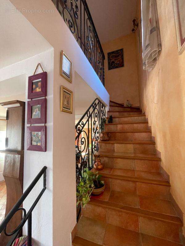 Maison à SAINT-SAUVEUR-DE-CRUZIERES