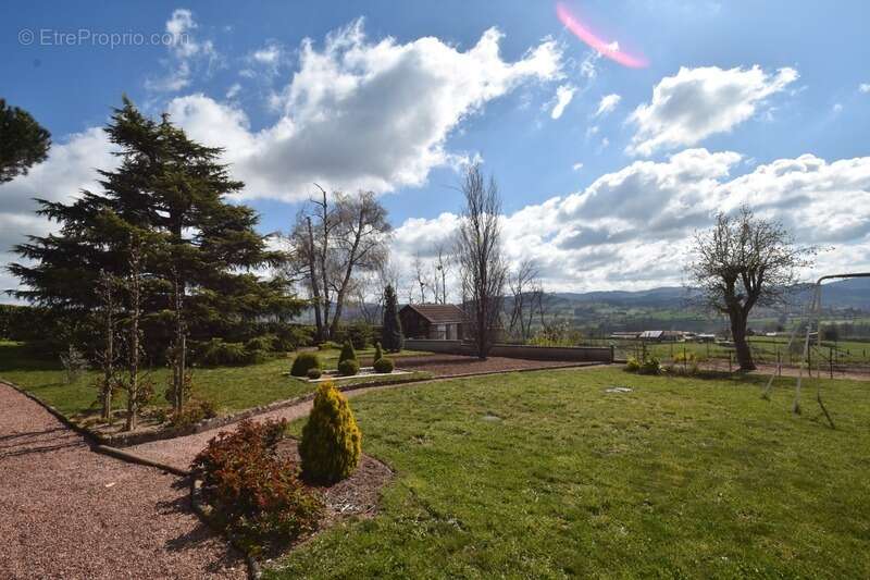 Vue exceptionnelle sur la campagne du sud brionnais - maison 120m² - 3 chambres - secteur trés calme - photo 3