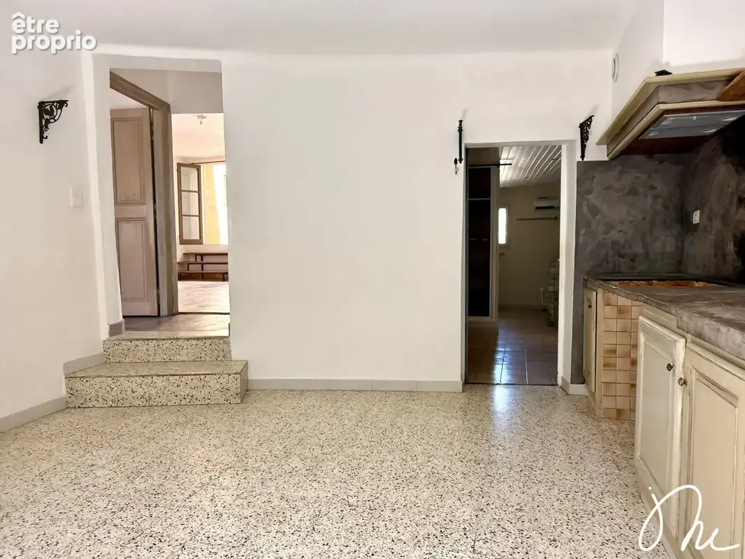 Maison de village en pierre avec garage et 2 terrasses ! - photo 3