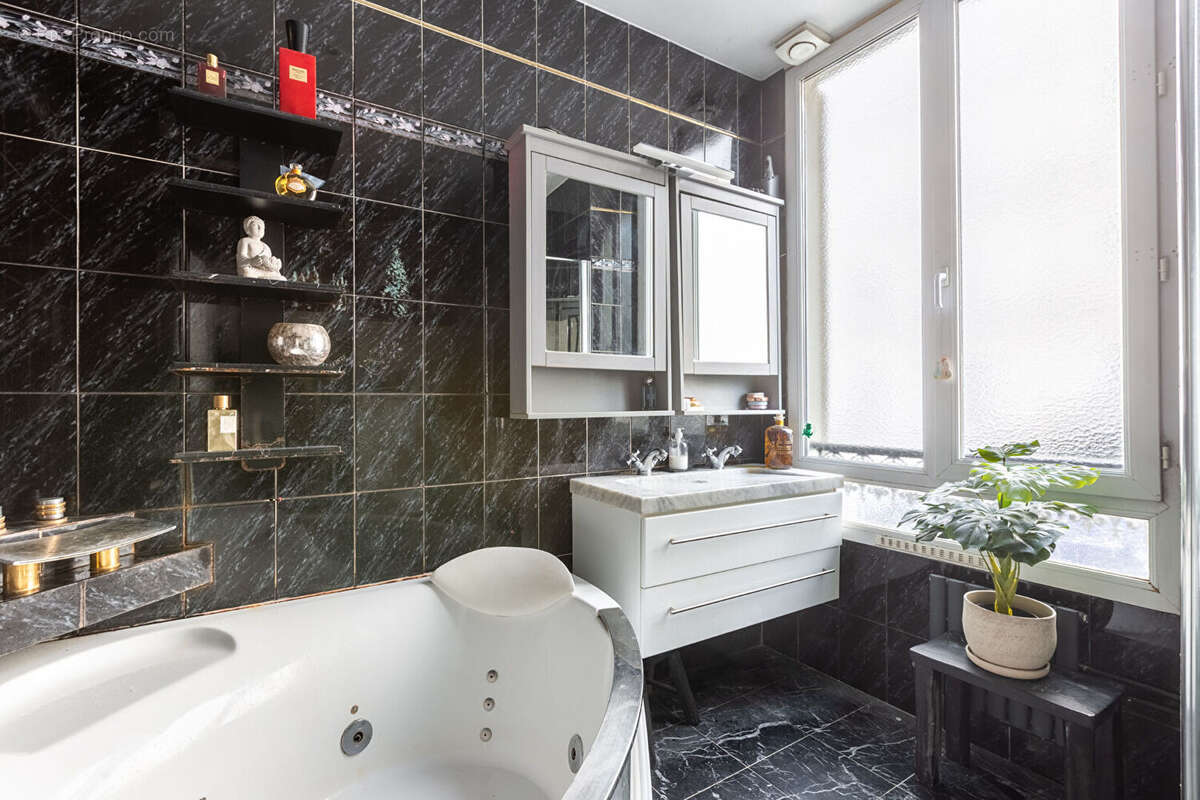 Appartement à NEUILLY-SUR-SEINE