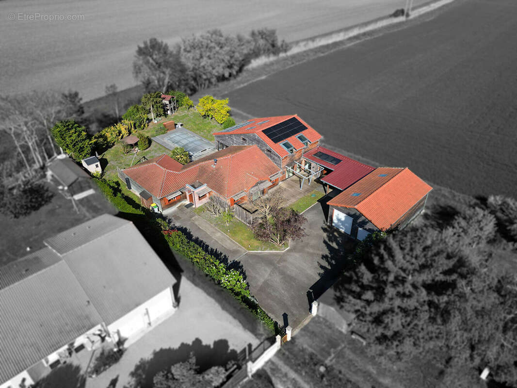 Maison à PESSAT-VILLENEUVE